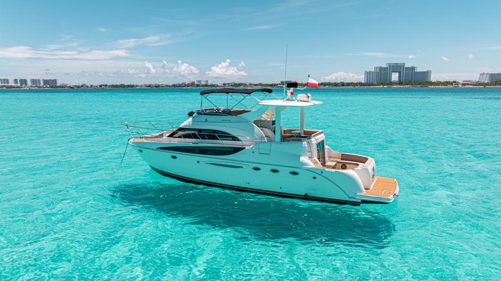Solmar - 50 ft Meridian Flybridge — Sport Yachts Cancun