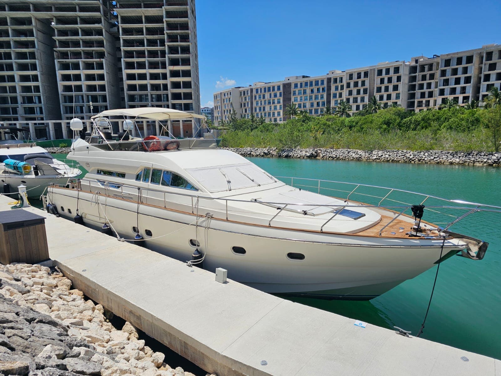 Estella de Mar - 70 ft VZ — Mega Yachts Cancun