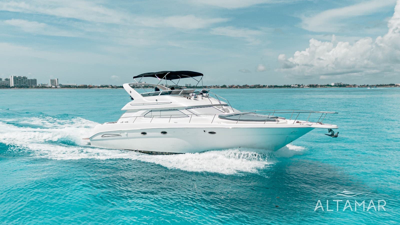 Miami MIstress - 51 ft Sea Ray Flybridge — Sport Yachts Cancun